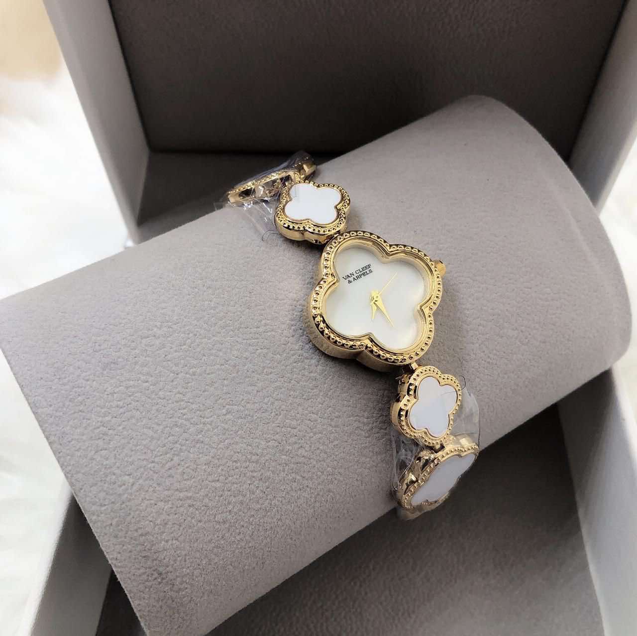 V.Cleef Watch Bracelet Yellow Gold White Dial